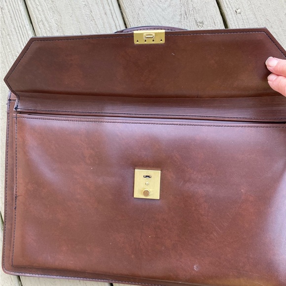 VINTAGE Unisex vegan brown leather portfolio , Size: 17”W x 12”H x 3”D - Picture 7 of 14